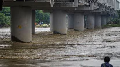 Delhi on alert as Yamuna water level crosses danger mark