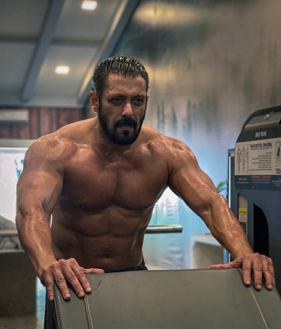 Salman Khan at 59: The Power of Discipline, Fitness, and ‘Ghar Ka Khana