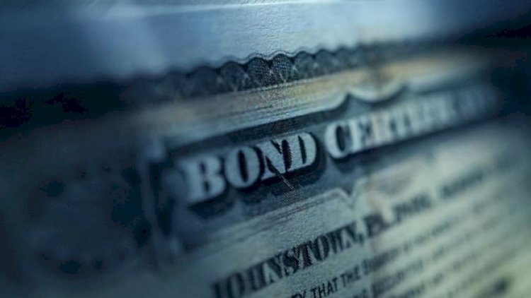 When the Big Money Moves: Why Billionaires Are Suddenly Loving Bonds